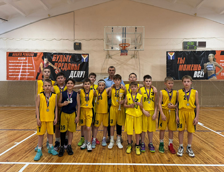 Серебряные призеры краевых соревнований по баскетболу среди юношей до 13 лет