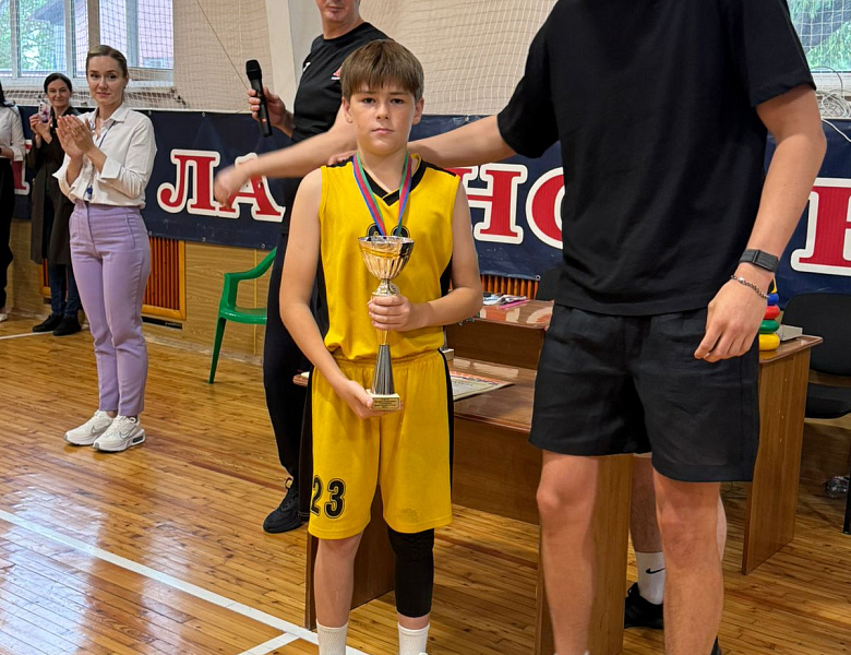 Серебряные призеры краевых соревнований по баскетболу среди юношей до 13 лет