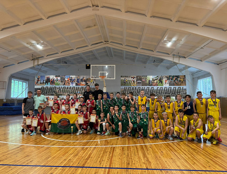 Серебряные призеры краевых соревнований по баскетболу среди юношей до 13 лет