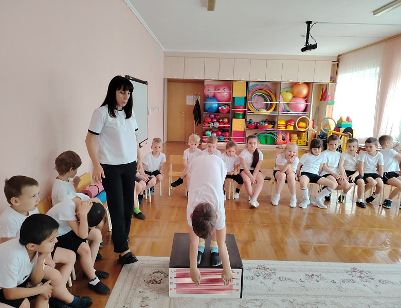 Воспитанники дошкольных учреждений Лабинского района продолжают знакомство с ВФСК ГТО